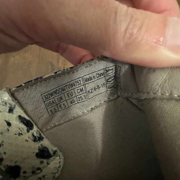 VIONIC Orthaheel Windom Snakeskin Print Leather Zip Ankle Boots - Picture 9 of 11